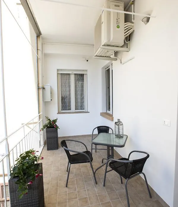 Cuneo Bed-1